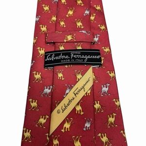 Salvatore Ferragamo Men's Tie Camels Red & Gold 100% Silk 3.75" (W) 58" (L) guc